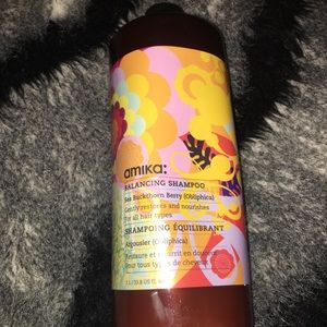 Amika balance shampoo